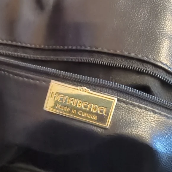 Henri Bendel VINTAGEClassic LG shoulder tote-Black Textured Leather Zip Closure